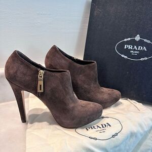 Prada Womens Suede Pointed Toes 5” Stiletto Heels Ankle Booties Brown Size 38